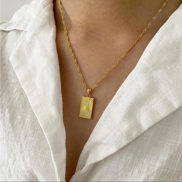 ⭐️ New 18k Gold Plated Square or Circle Layering Necklace - Picture 6 of 9